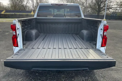 More photos of 2024 Chevrolet Silverado 1500 ZR2 at Cable Dahmer Chevrolet of Independence, MO