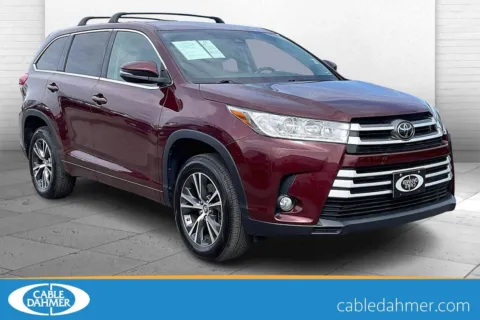 Red 2017 Toyota Highlander LE for sale in Independence, MO