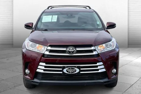 Photos of 2017 Toyota Highlander LE for sale in Independence, MO at Cable Dahmer Chevrolet of Independence