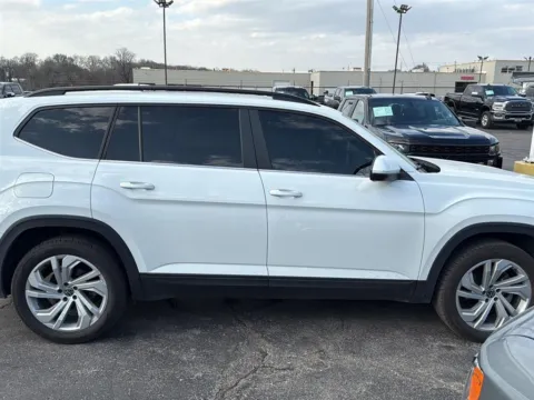 Photos of 2021 Volkswagen Atlas 3.6L V6 SE w/Technology for sale in Independence, MO at Cable Dahmer Chevrolet of Independence