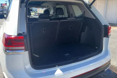 More photos of 2021 Volkswagen Atlas 3.6L V6 SE w/Technology at Cable Dahmer Chevrolet of Independence, MO