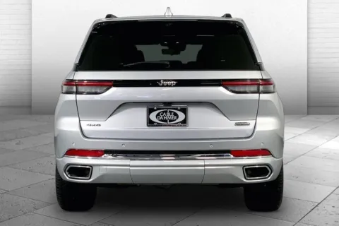 Another view of 2022 Jeep Grand Cherokee Overland for sale in Independence, MO at Cable Dahmer Chevrolet of Independence