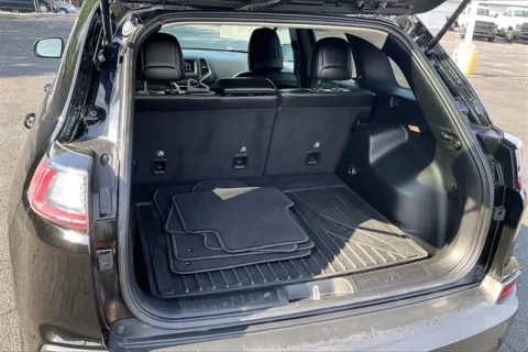 More photos of 2019 Jeep Cherokee Altitude at Cable Dahmer Chevrolet of Independence, MO
