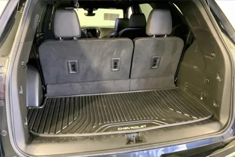 More photos of 2023 Chevrolet Traverse High Country at Cable Dahmer Chevrolet of Independence, MO