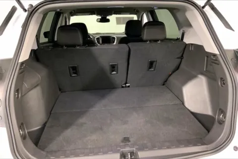 More photos of 2024 GMC Terrain SLE at Cable Dahmer Chevrolet of Independence, MO