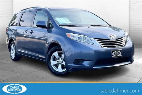 Blue 2015 Toyota Sienna LE for sale in Independence, MO