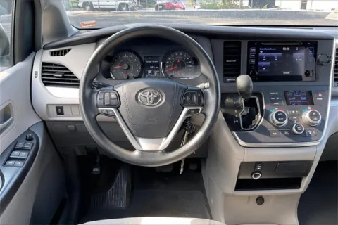 More photos of 2015 Toyota Sienna LE at Cable Dahmer Chevrolet of Independence, MO