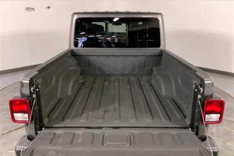 More photos of 2021 Jeep Gladiator Rubicon at Cable Dahmer Chevrolet of Independence, MO