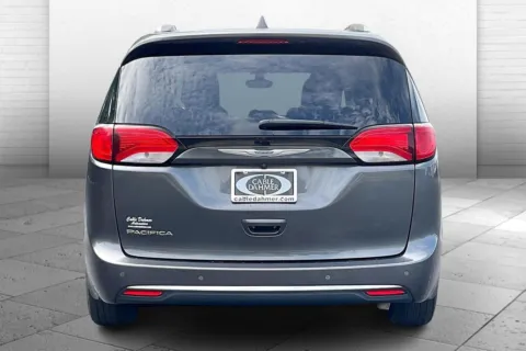 Another view of 2018 Chrysler Pacifica Touring L for sale in Independence, MO at Cable Dahmer Chevrolet of Independence