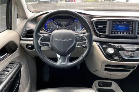 More photos of 2018 Chrysler Pacifica Touring L at Cable Dahmer Chevrolet of Independence, MO