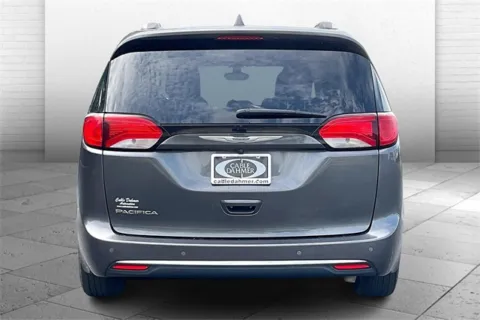 Another view of 2018 Chrysler Pacifica Touring L for sale in Independence, MO at Cable Dahmer Chevrolet of Independence