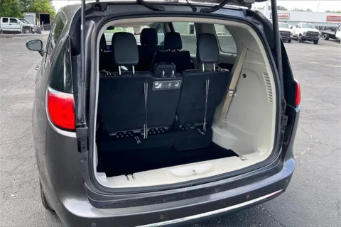 More photos of 2018 Chrysler Pacifica Touring L at Cable Dahmer Chevrolet of Independence, MO