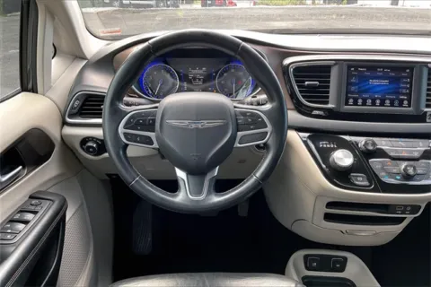 More photos of 2018 Chrysler Pacifica Touring L at Cable Dahmer Chevrolet of Independence, MO