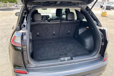 More photos of 2019 Jeep Cherokee Latitude Plus at Cable Dahmer Chevrolet of Independence, MO