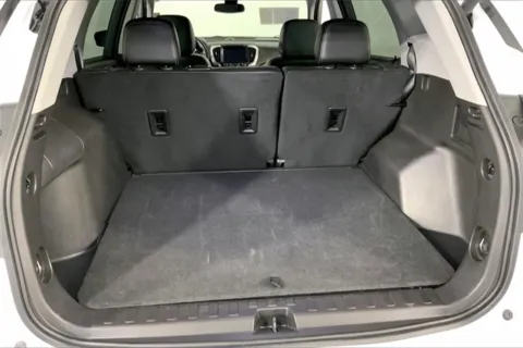 More photos of 2024 GMC Terrain SLT at Cable Dahmer Chevrolet of Independence, MO