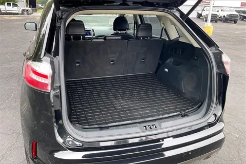 More photos of 2019 Ford Edge Titanium at Cable Dahmer Chevrolet of Independence, MO