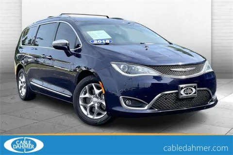 Blue 2018 Chrysler Pacifica Limited for sale in Independence, MO