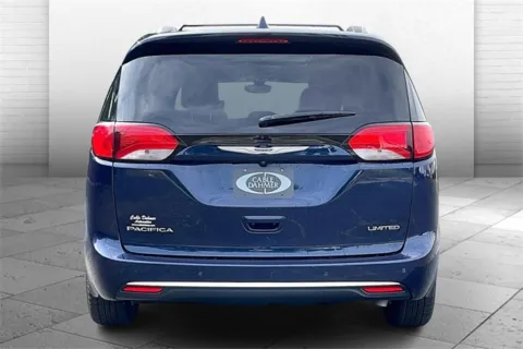 Another view of 2018 Chrysler Pacifica Limited for sale in Independence, MO at Cable Dahmer Chevrolet of Independence