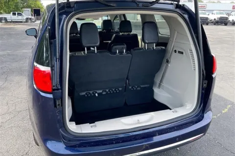 More photos of 2018 Chrysler Pacifica Limited at Cable Dahmer Chevrolet of Independence, MO