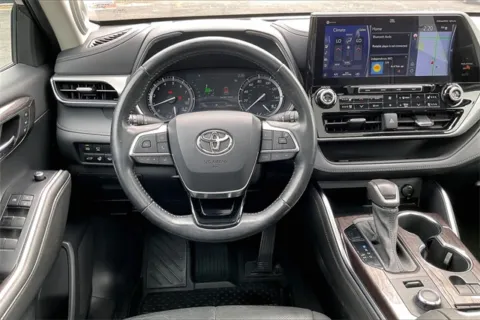 More photos of 2021 Toyota Highlander Platinum at Cable Dahmer Chevrolet of Independence, MO