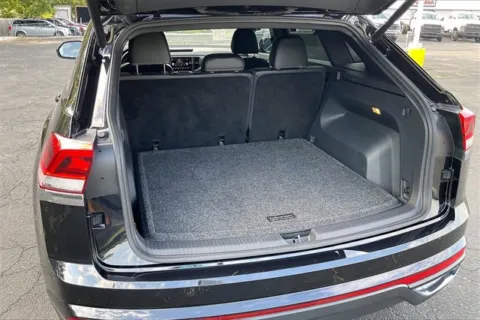More photos of 2021 Volkswagen Atlas Cross Sport 2.0T SE at Cable Dahmer Chevrolet of Independence, MO
