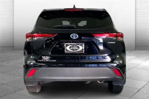 Another view of 2023 Toyota Highlander Hybrid Bronze Edition for sale in Independence, MO at Cable Dahmer Chevrolet of Independence