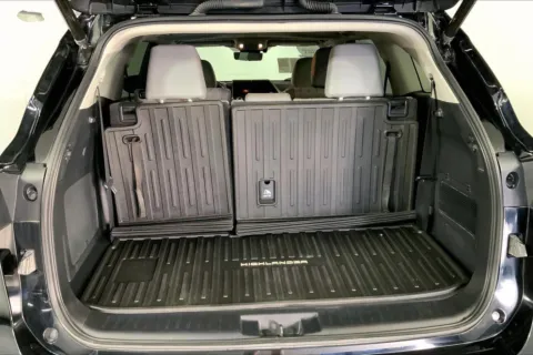 More photos of 2023 Toyota Highlander Hybrid Bronze Edition at Cable Dahmer Chevrolet of Independence, MO