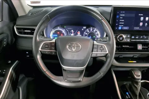 More photos of 2023 Toyota Highlander Hybrid Bronze Edition at Cable Dahmer Chevrolet of Independence, MO