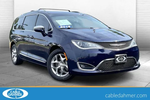Blue 2018 Chrysler Pacifica Limited for sale in Independence, MO