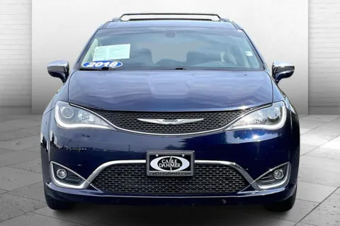 Photos of 2018 Chrysler Pacifica Limited for sale in Independence, MO at Cable Dahmer Chevrolet of Independence