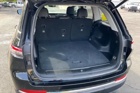 More photos of 2024 Jeep Grand Cherokee Limited at Cable Dahmer Chevrolet of Independence, MO