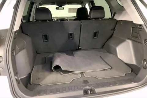 More photos of 2024 GMC Terrain SLE at Cable Dahmer Chevrolet of Independence, MO