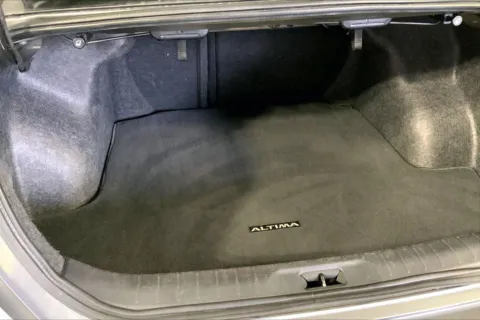 More photos of 2023 Nissan Altima 2.5 SL at Cable Dahmer Chevrolet of Independence, MO