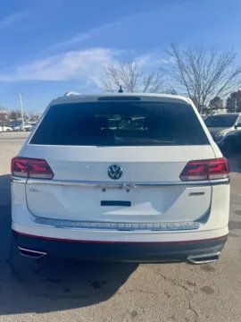 More photos of 2021 Volkswagen Atlas 2.0T SEL at Cable Dahmer Kia of Lee's Summit, MO