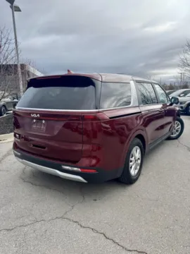 More photos of 2023 Kia Carnival LX at Cable Dahmer Kia of Lee's Summit, MO