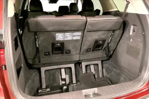 More photos of 2023 Kia Carnival LX at Cable Dahmer Kia of Lee's Summit, MO