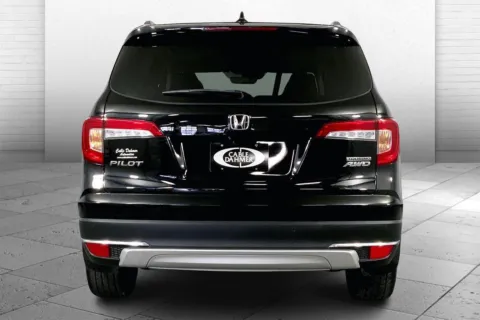 Another view of 2020 Honda Pilot Touring w/Rear Captain's Chairs for sale in Lee's Summit, MO at Cable Dahmer Kia of Lee's Summit