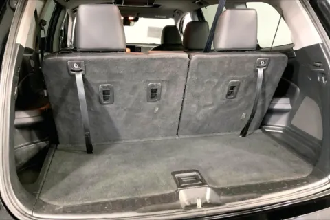 More photos of 2020 Honda Pilot Touring w/Rear Captain's Chairs at Cable Dahmer Kia of Lee's Summit, MO