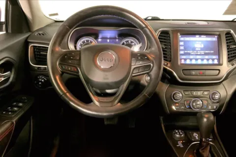 More photos of 2019 Jeep Cherokee Trailhawk at Cable Dahmer Kia of Lee's Summit, MO