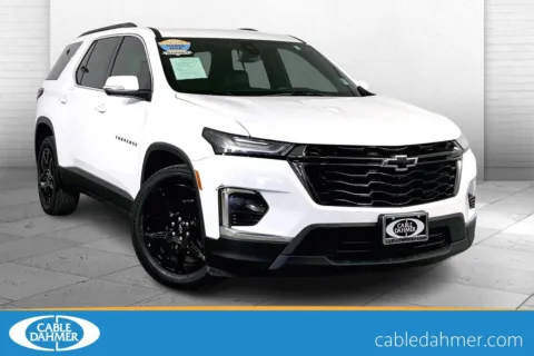 White 2023 Chevrolet Traverse LT Cloth for sale in Lee's Summit, MO