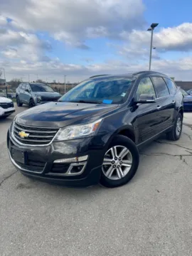 Gray 2015 Chevrolet Traverse LT for sale in Lee's Summit, MO