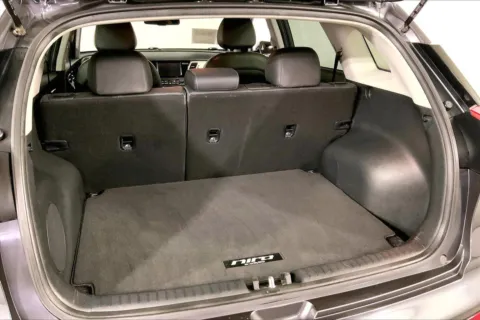 More photos of 2018 Kia Niro EX at Cable Dahmer Kia of Lee's Summit, MO