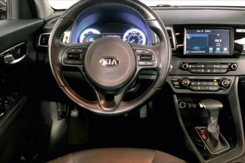 More photos of 2018 Kia Niro EX at Cable Dahmer Kia of Lee's Summit, MO