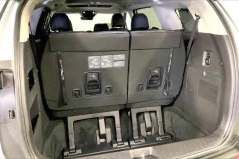 More photos of 2025 Kia Carnival Hybrid SX at Cable Dahmer Kia of Lee's Summit, MO