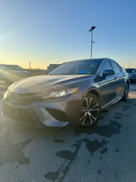 Gray 2020 Toyota Camry SE for sale in Lee's Summit, MO