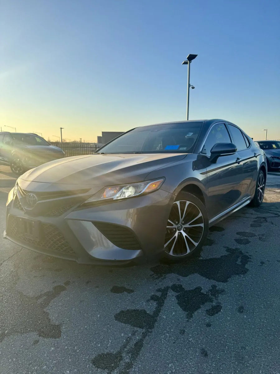 Gray 2020 Toyota Camry SE for sale in Lee's Summit, MO