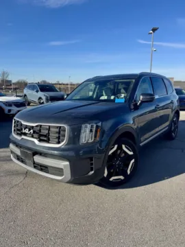 Gray 2023 Kia Telluride S for sale in Lee's Summit, MO