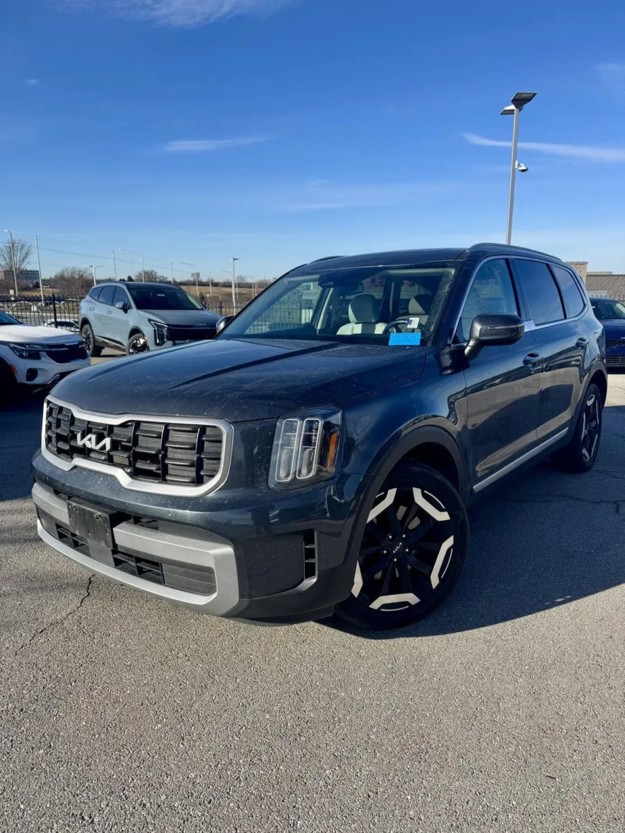Gray 2023 Kia Telluride S for sale in Lee's Summit, MO