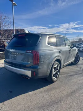 More photos of 2023 Kia Telluride S at Cable Dahmer Kia of Lee's Summit, MO