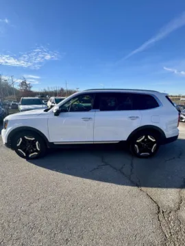 Photos of 2023 Kia Telluride S for sale in Lee's Summit, MO at Cable Dahmer Kia of Lee's Summit